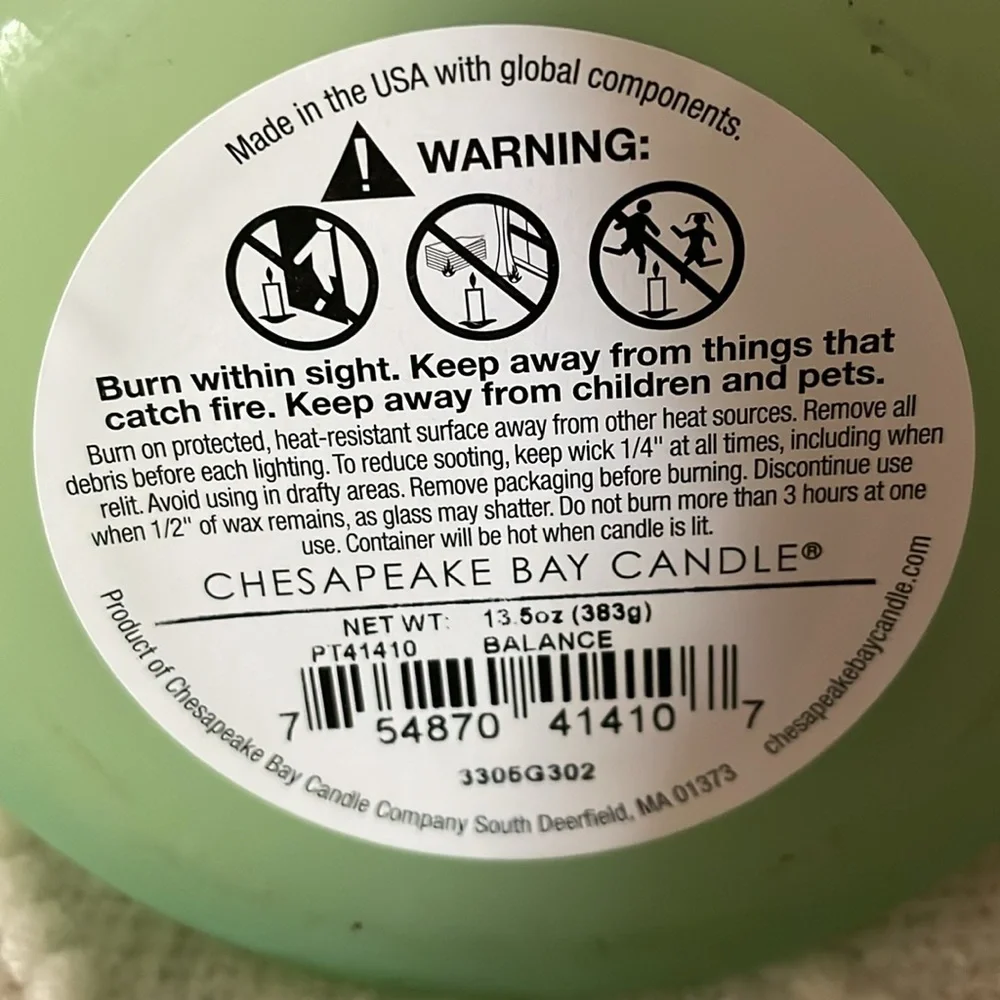 NWT Aromascape Waterlily Melon Candle.  13.5oz. - Picture 3 of 3